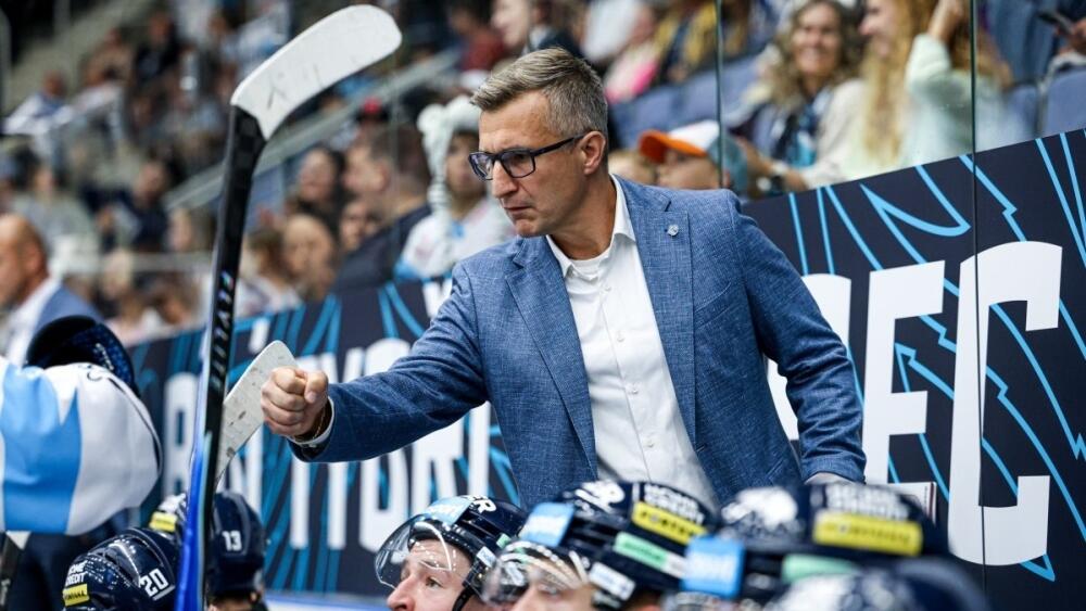Kouč Bílých Tygrů po vstřelené brance, foto: www.hcbilitygri.cz